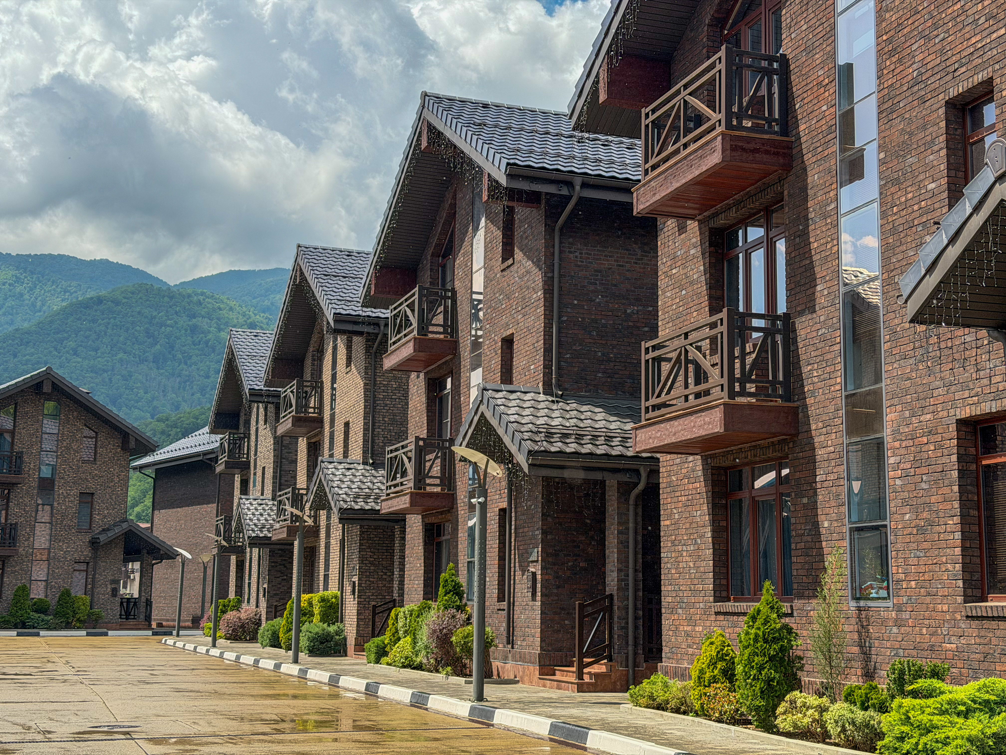 Горки Вилладж 540 (Gorky Village 540)